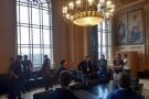 Die Studierenden in der Galerie des Landtages