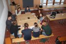 Mehrere Studierende im Gespräch.